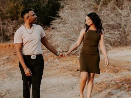 Aanpassingen aan de site om te voldoen aan culturele verschillen en taalbarrières.