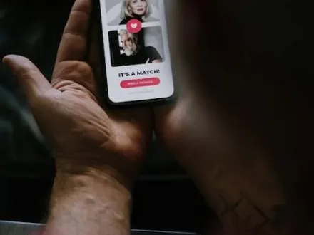 Customer service in the online dating industry
